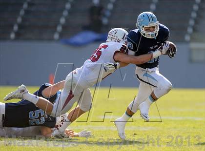 Thumbnail 3 in Corona del Mar vs. Sacred Heart Prep (CIF State D3 Final) photogallery.