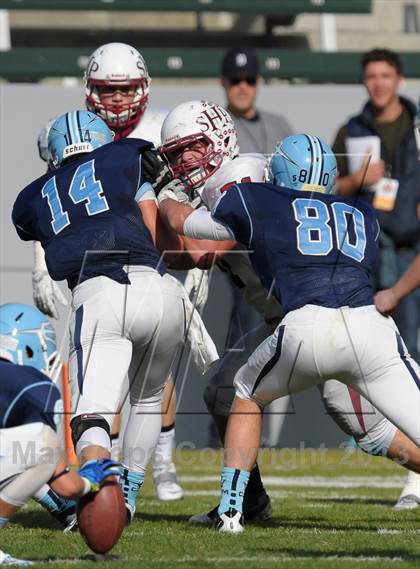 Thumbnail 3 in Corona del Mar vs. Sacred Heart Prep (CIF State D3 Final) photogallery.
