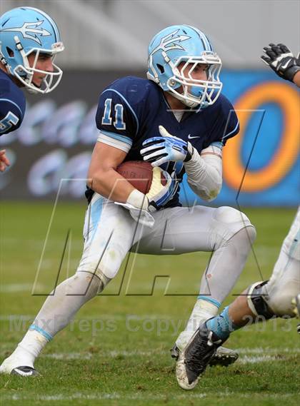 Thumbnail 3 in Corona del Mar vs. Sacred Heart Prep (CIF State D3 Final) photogallery.