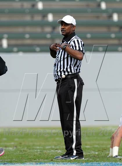 Thumbnail 1 in Corona del Mar vs. Sacred Heart Prep (CIF State D3 Final) photogallery.