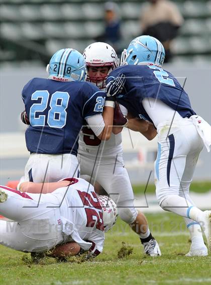 Thumbnail 3 in Corona del Mar vs. Sacred Heart Prep (CIF State D3 Final) photogallery.