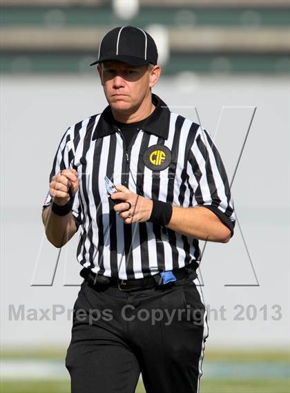 Thumbnail 1 in Corona del Mar vs. Sacred Heart Prep (CIF State D3 Final) photogallery.