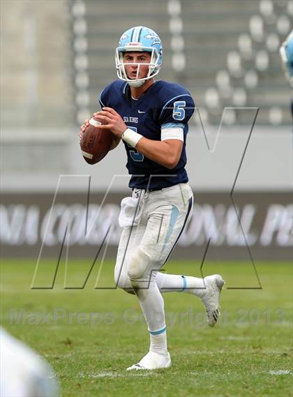 Thumbnail 2 in Corona del Mar vs. Sacred Heart Prep (CIF State D3 Final) photogallery.