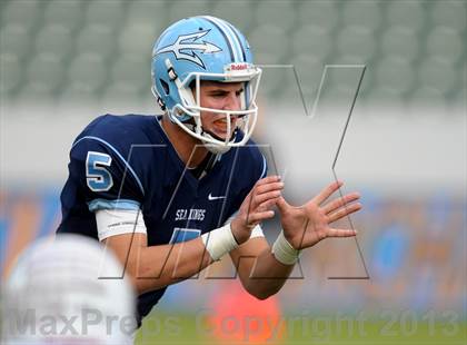 Thumbnail 3 in Corona del Mar vs. Sacred Heart Prep (CIF State D3 Final) photogallery.