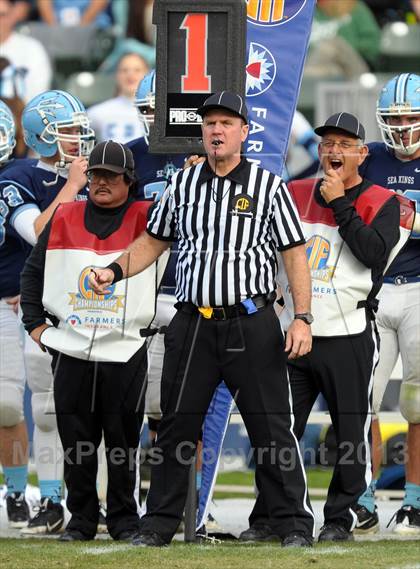Thumbnail 3 in Corona del Mar vs. Sacred Heart Prep (CIF State D3 Final) photogallery.