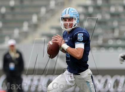 Thumbnail 2 in Corona del Mar vs. Sacred Heart Prep (CIF State D3 Final) photogallery.