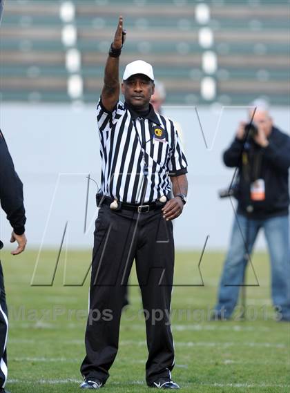 Thumbnail 2 in Corona del Mar vs. Sacred Heart Prep (CIF State D3 Final) photogallery.