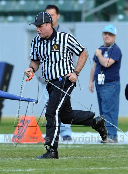 Thumbnail 3 in Corona del Mar vs. Sacred Heart Prep (CIF State D3 Final) photogallery.