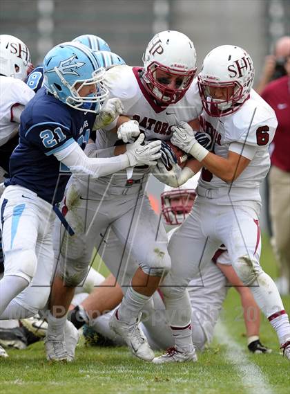 Thumbnail 3 in Corona del Mar vs. Sacred Heart Prep (CIF State D3 Final) photogallery.