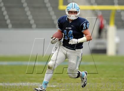 Thumbnail 2 in Corona del Mar vs. Sacred Heart Prep (CIF State D3 Final) photogallery.