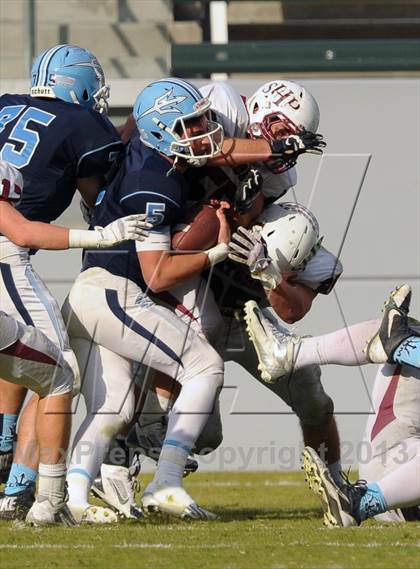 Thumbnail 2 in Corona del Mar vs. Sacred Heart Prep (CIF State D3 Final) photogallery.