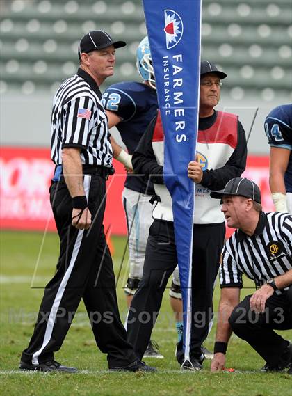 Thumbnail 2 in Corona del Mar vs. Sacred Heart Prep (CIF State D3 Final) photogallery.