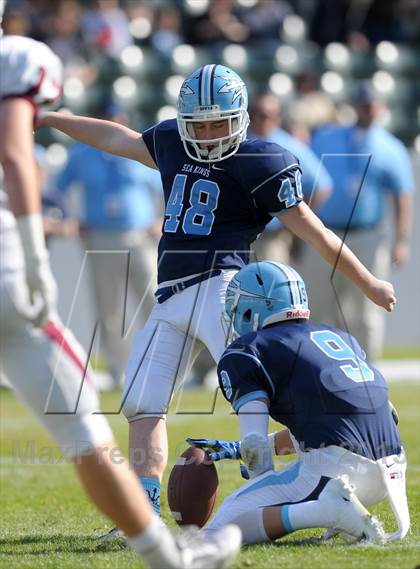 Thumbnail 2 in Corona del Mar vs. Sacred Heart Prep (CIF State D3 Final) photogallery.