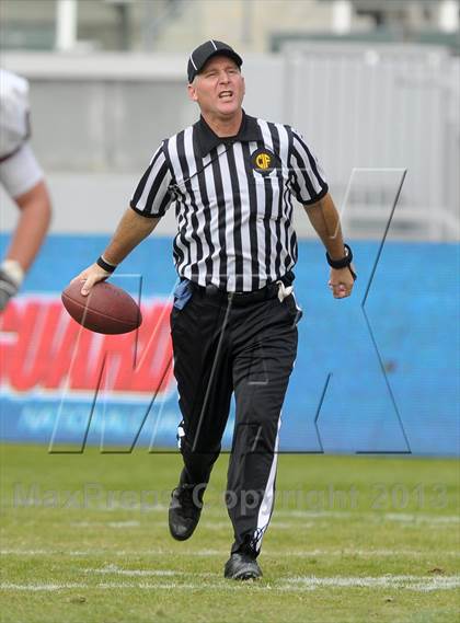 Thumbnail 3 in Corona del Mar vs. Sacred Heart Prep (CIF State D3 Final) photogallery.