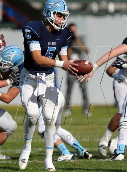 Thumbnail 3 in Corona del Mar vs. Sacred Heart Prep (CIF State D3 Final) photogallery.