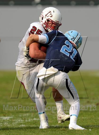 Thumbnail 2 in Corona del Mar vs. Sacred Heart Prep (CIF State D3 Final) photogallery.