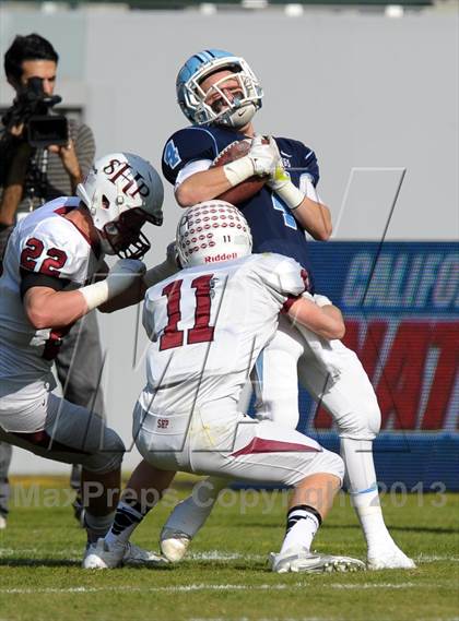 Thumbnail 2 in Corona del Mar vs. Sacred Heart Prep (CIF State D3 Final) photogallery.