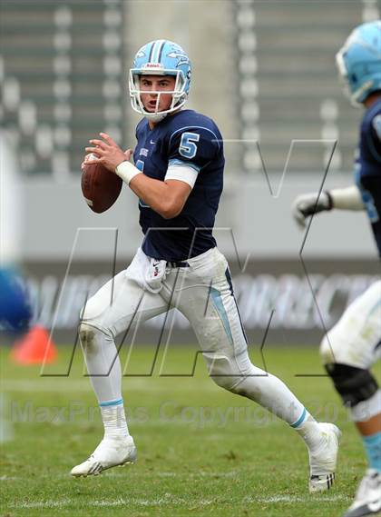 Thumbnail 3 in Corona del Mar vs. Sacred Heart Prep (CIF State D3 Final) photogallery.