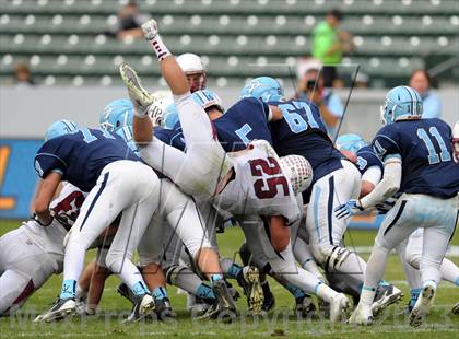 Thumbnail 3 in Corona del Mar vs. Sacred Heart Prep (CIF State D3 Final) photogallery.