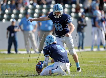 Thumbnail 3 in Corona del Mar vs. Sacred Heart Prep (CIF State D3 Final) photogallery.