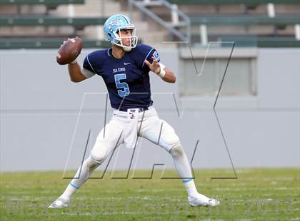 Thumbnail 3 in Corona del Mar vs. Sacred Heart Prep (CIF State D3 Final) photogallery.