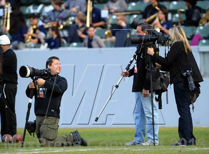 Thumbnail 3 in Corona del Mar vs. Sacred Heart Prep (CIF State D3 Final) photogallery.