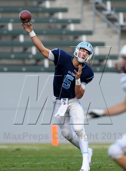 Thumbnail 3 in Corona del Mar vs. Sacred Heart Prep (CIF State D3 Final) photogallery.