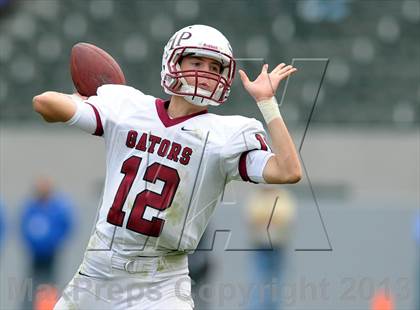 Thumbnail 3 in Corona del Mar vs. Sacred Heart Prep (CIF State D3 Final) photogallery.