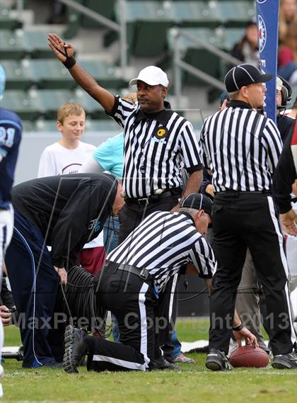 Thumbnail 1 in Corona del Mar vs. Sacred Heart Prep (CIF State D3 Final) photogallery.