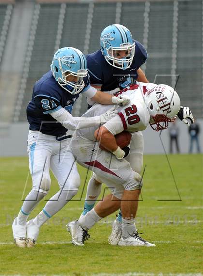 Thumbnail 2 in Corona del Mar vs. Sacred Heart Prep (CIF State D3 Final) photogallery.