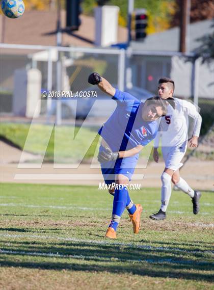 Thumbnail 2 in Whittier vs Maranatha photogallery.