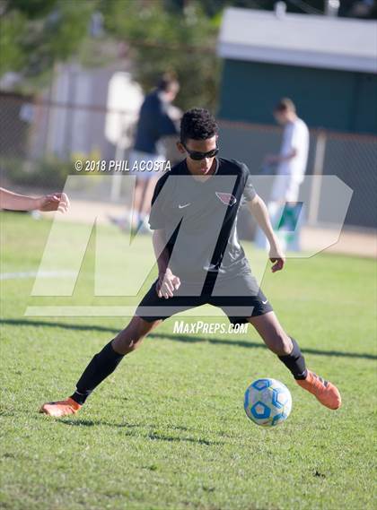 Thumbnail 2 in Whittier vs Maranatha photogallery.