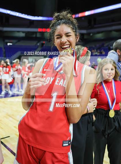 Thumbnail 1 in Fairfield vs. Holliday (UIL 3A Basketball State Final Medal Ceremony) photogallery.