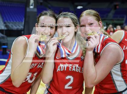 Thumbnail 2 in Fairfield vs. Holliday (UIL 3A Basketball State Final Medal Ceremony) photogallery.