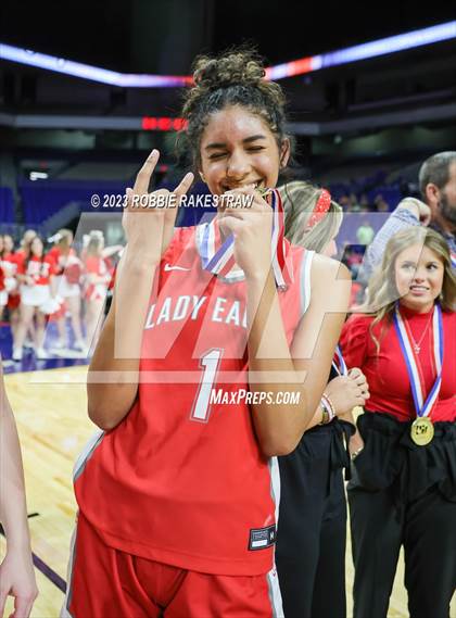 Thumbnail 2 in Fairfield vs. Holliday (UIL 3A Basketball State Final Medal Ceremony) photogallery.
