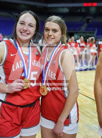 Thumbnail 2 in Fairfield vs. Holliday (UIL 3A Basketball State Final Medal Ceremony) photogallery.