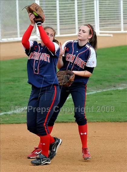 Thumbnail 2 in Marymount vs. La Salle (CIF SS D6 Final) photogallery.