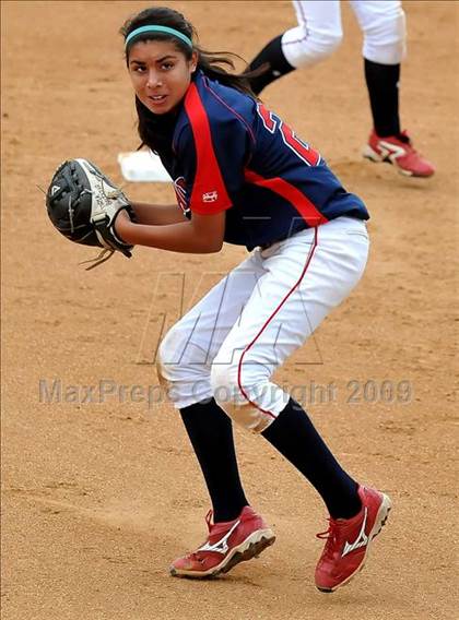 Thumbnail 3 in Marymount vs. La Salle (CIF SS D6 Final) photogallery.
