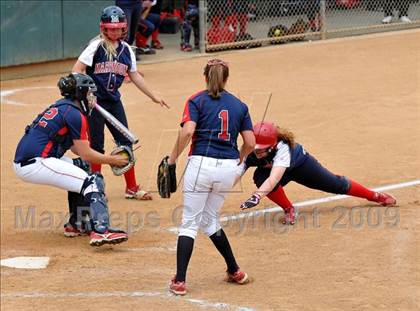 Thumbnail 2 in Marymount vs. La Salle (CIF SS D6 Final) photogallery.