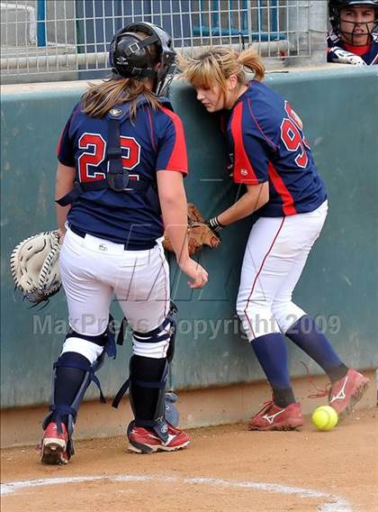 Thumbnail 3 in Marymount vs. La Salle (CIF SS D6 Final) photogallery.