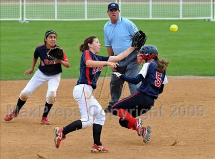 Thumbnail 2 in Marymount vs. La Salle (CIF SS D6 Final) photogallery.