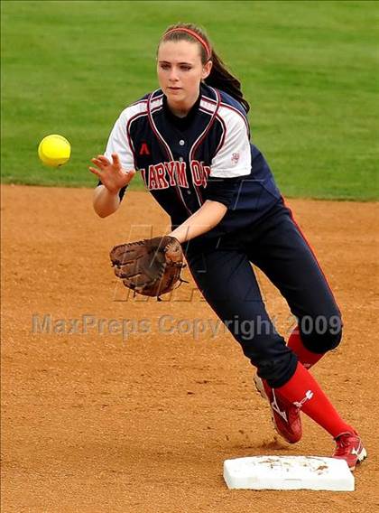 Thumbnail 3 in Marymount vs. La Salle (CIF SS D6 Final) photogallery.