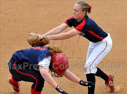 Thumbnail 2 in Marymount vs. La Salle (CIF SS D6 Final) photogallery.