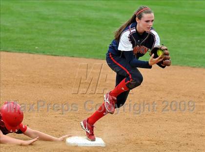 Thumbnail 3 in Marymount vs. La Salle (CIF SS D6 Final) photogallery.