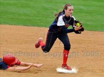 Thumbnail 2 in Marymount vs. La Salle (CIF SS D6 Final) photogallery.