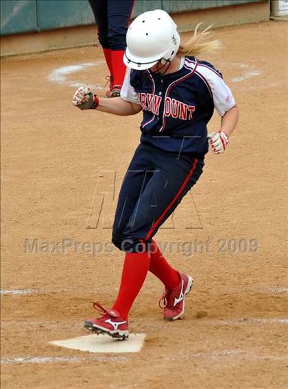 Thumbnail 2 in Marymount vs. La Salle (CIF SS D6 Final) photogallery.