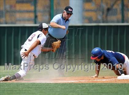 Thumbnail 1 in Aubrey vs Troy (Texas 2A Region II Playoffs) photogallery.