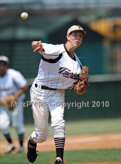 Thumbnail 2 in Aubrey vs Troy (Texas 2A Region II Playoffs) photogallery.