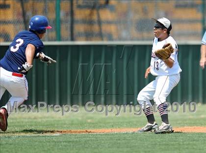 Thumbnail 2 in Aubrey vs Troy (Texas 2A Region II Playoffs) photogallery.