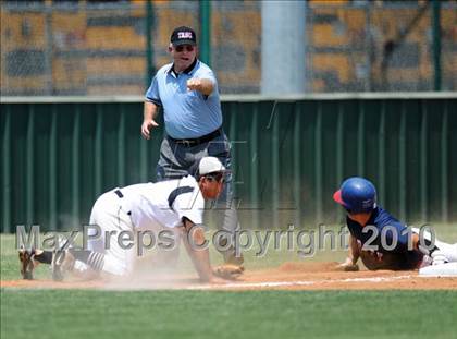 Thumbnail 2 in Aubrey vs Troy (Texas 2A Region II Playoffs) photogallery.